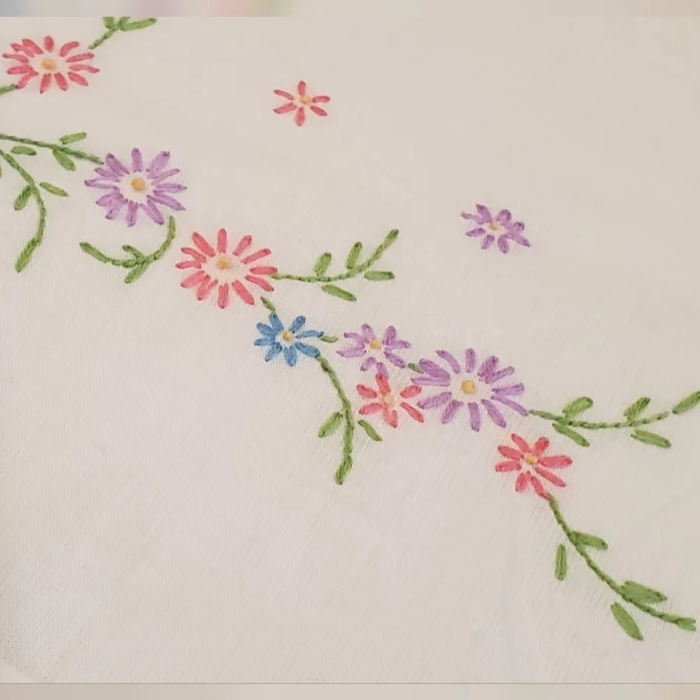 Vintage Hand Embroidered Spring Floral on White Pillowcase Set of 2, Queen, EUC
